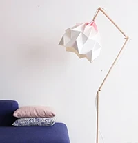 Staande houten lamp met papieren lamp Sneeuwklok