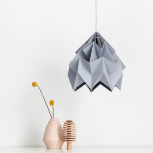 Papieren lamp Moth door Studio Snowpuppe